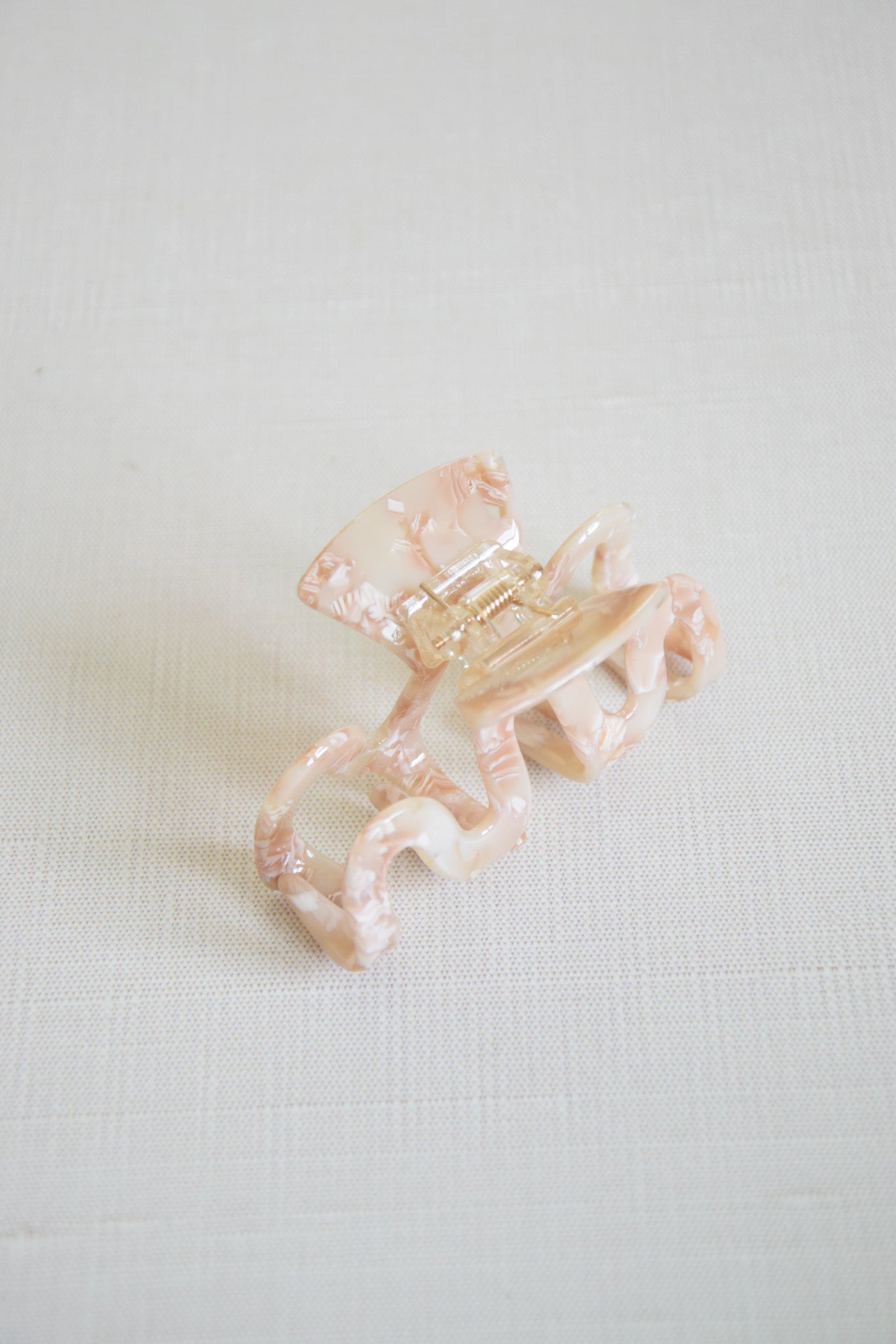Josephine Hair Claw Sand Dollar