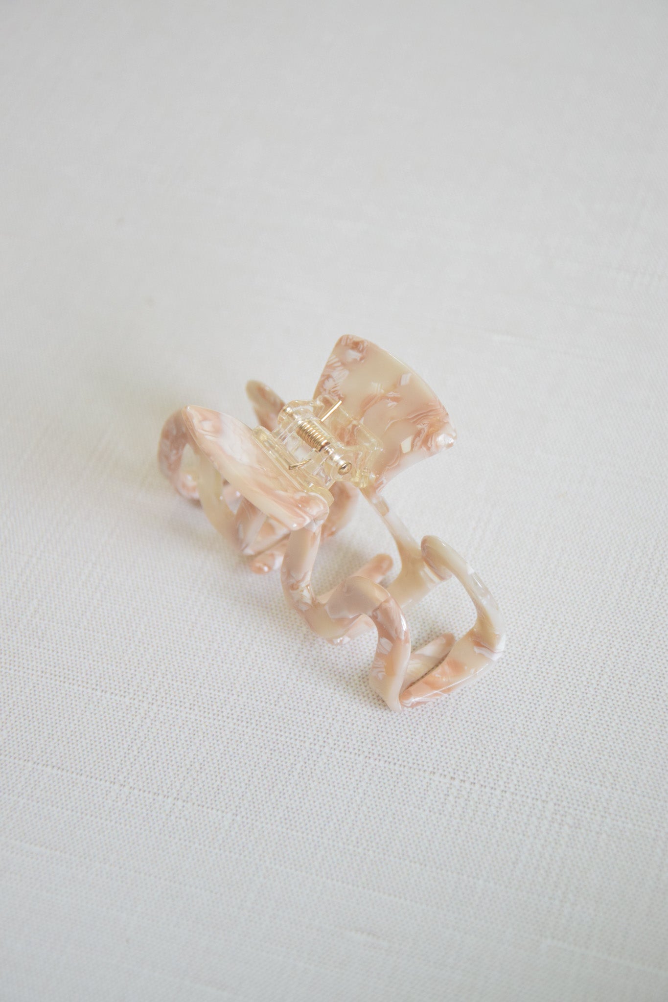 Josephine Hair Claw Sand Dollar