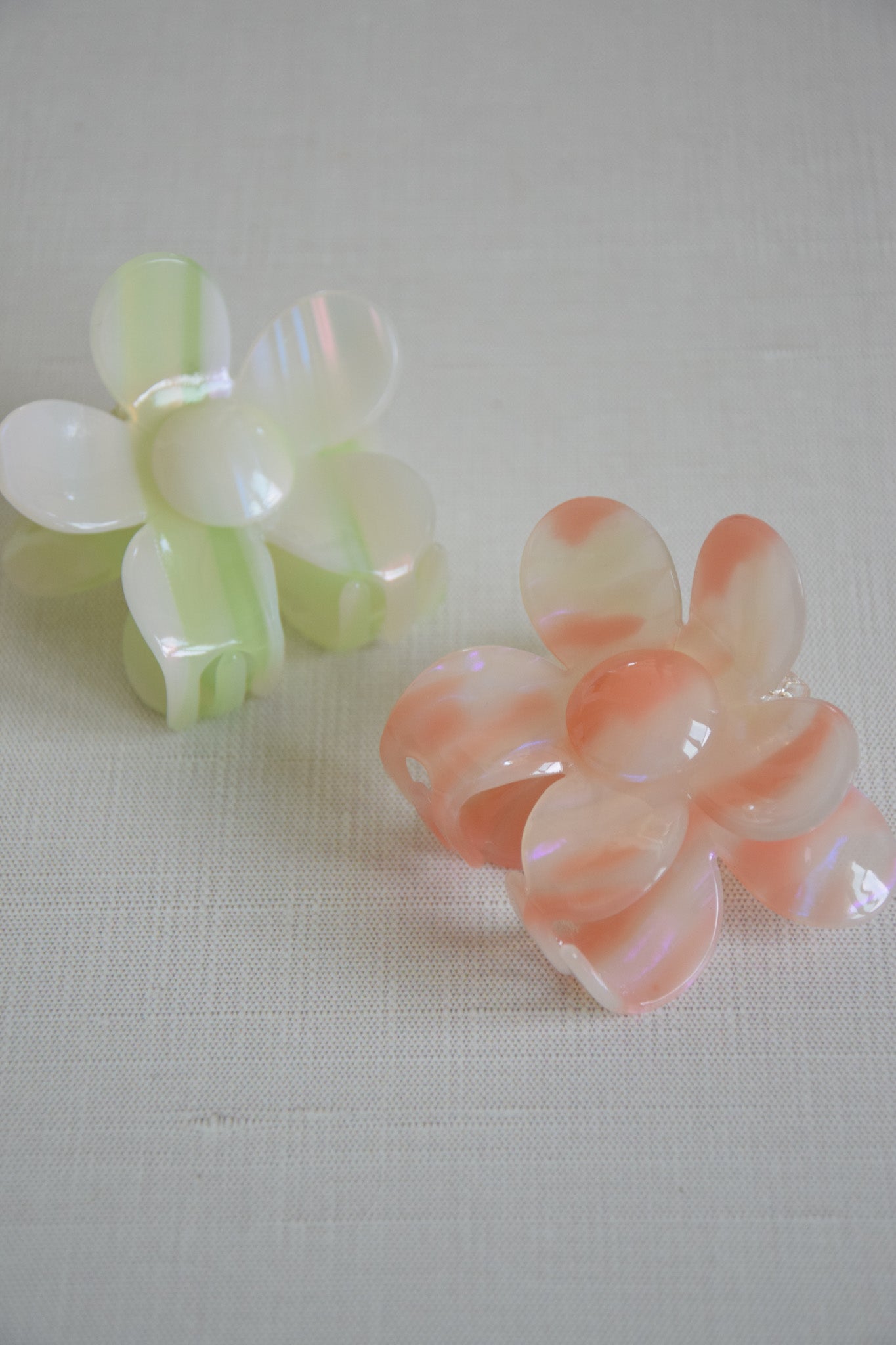 Groovy Hair Claws Coral