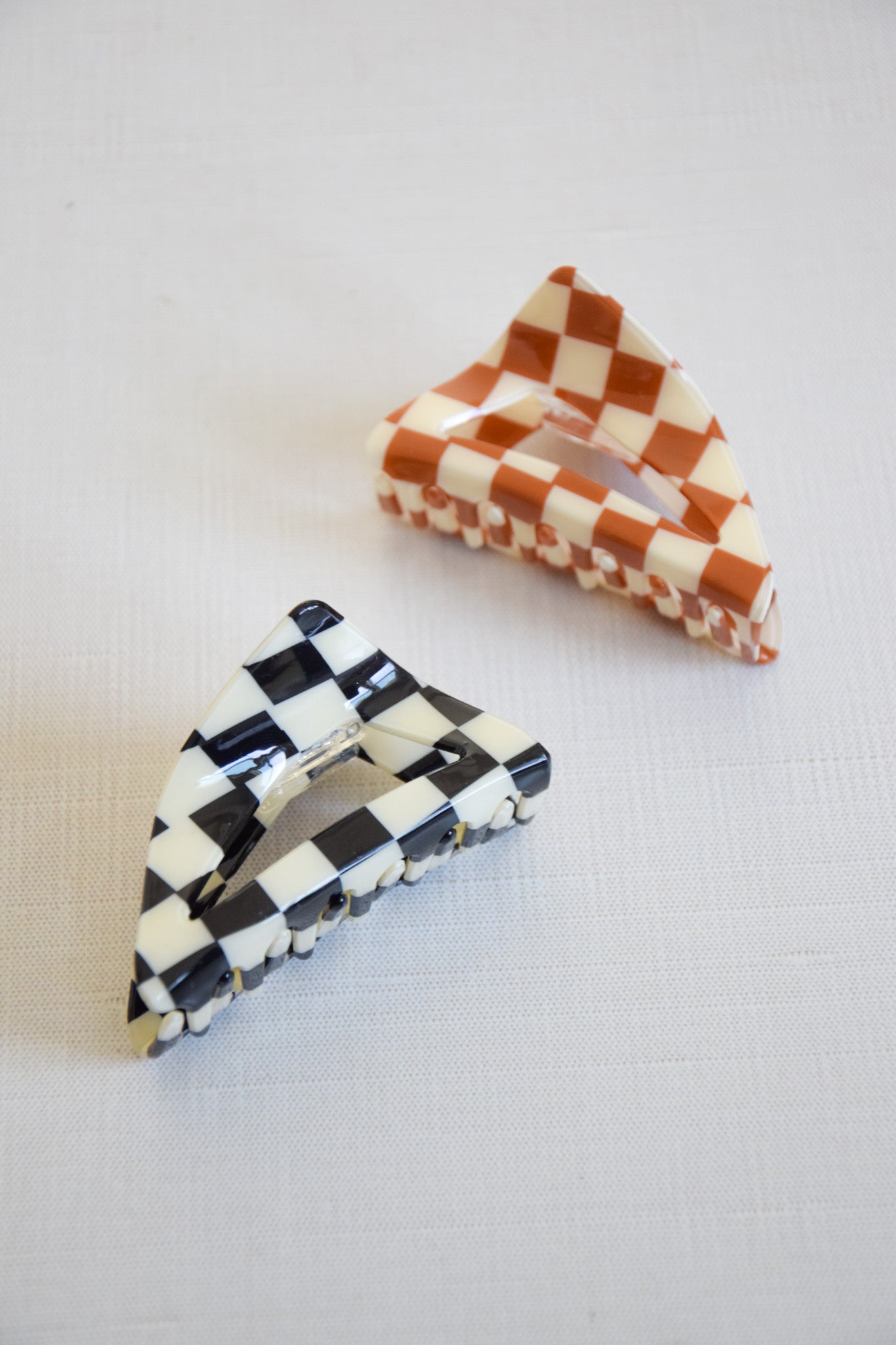 Checkers Claw Clips Sand