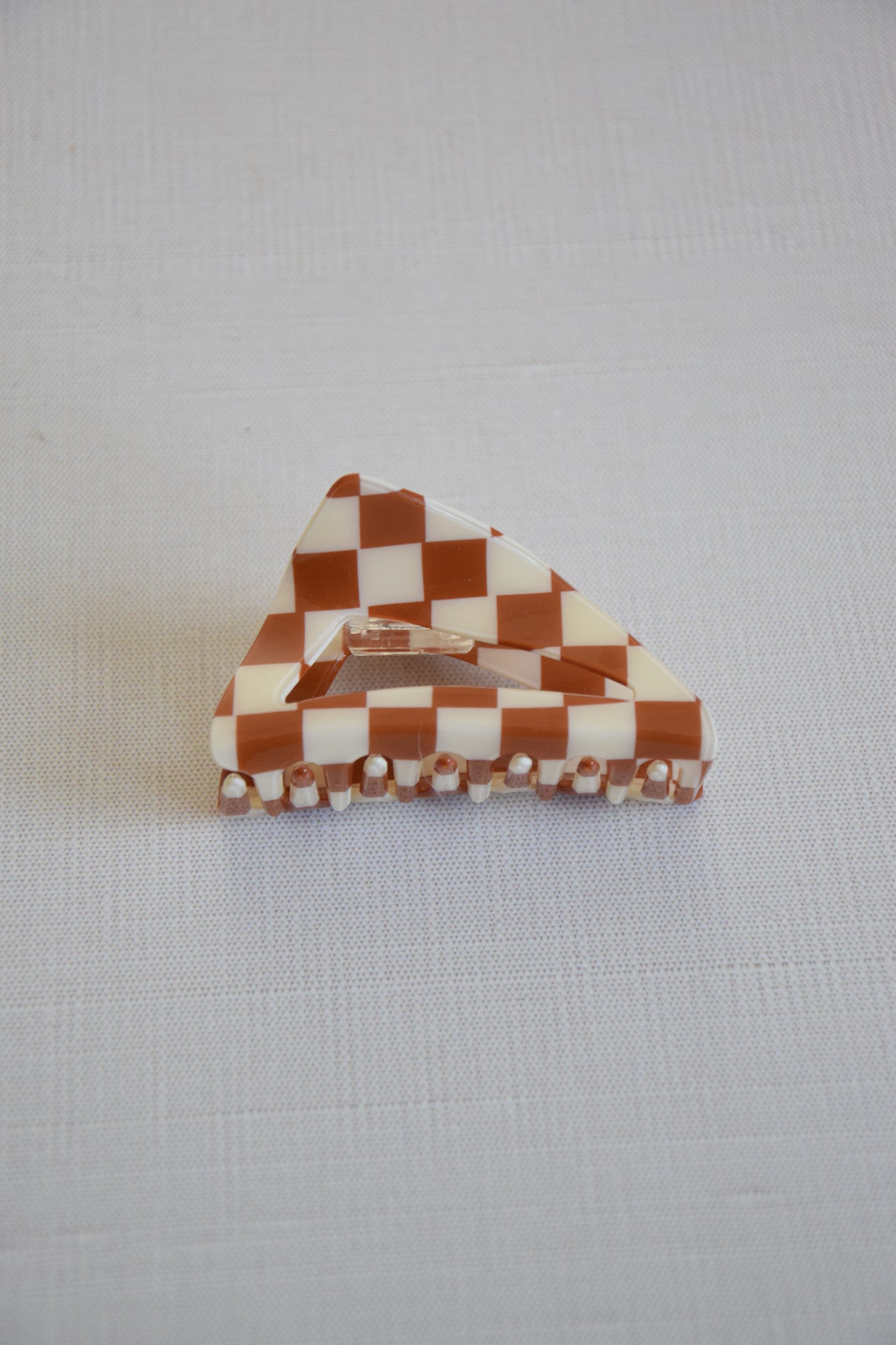 Checkers Claw Clips Sand