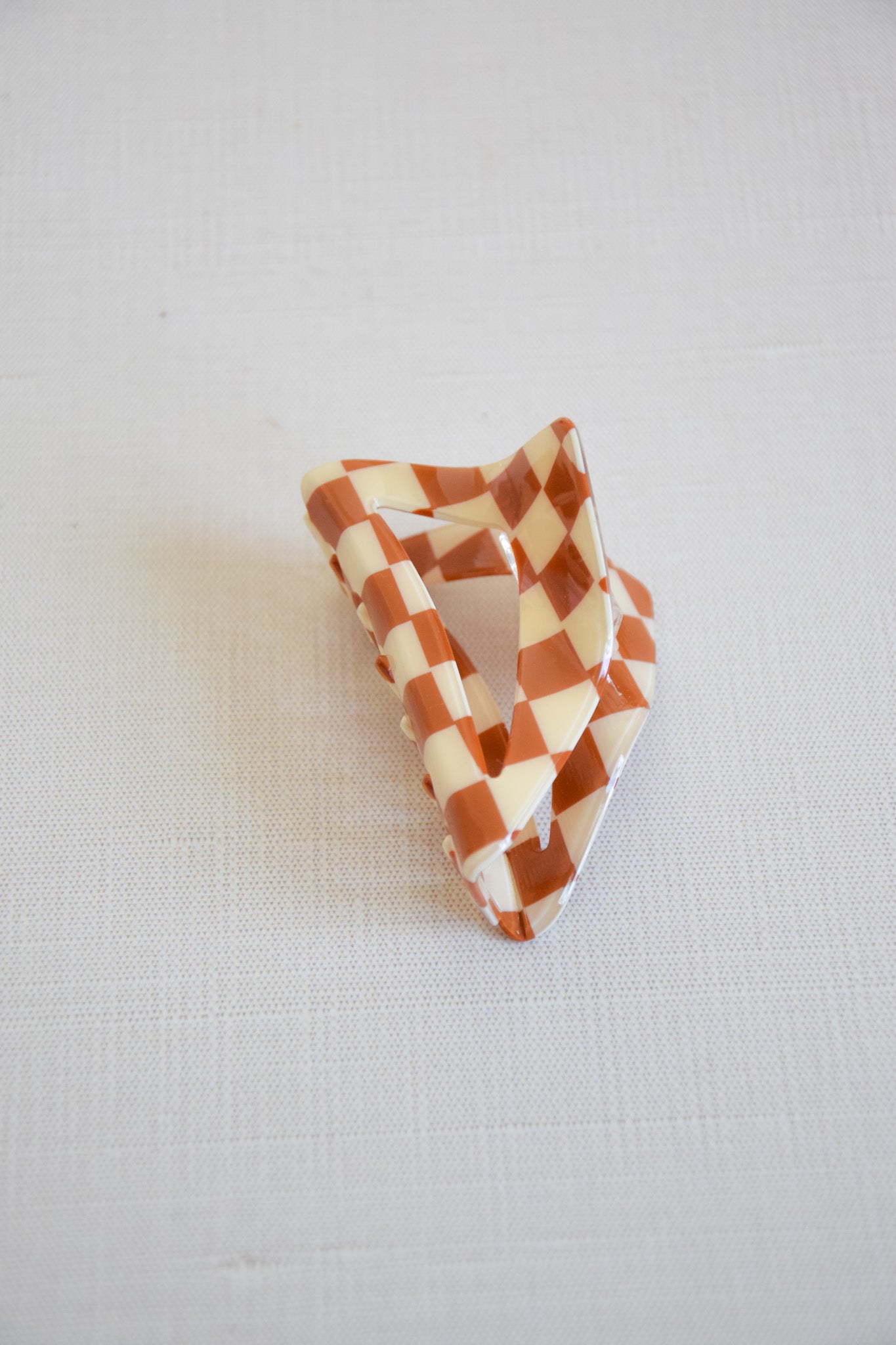 Checkers Claw Clips Sand