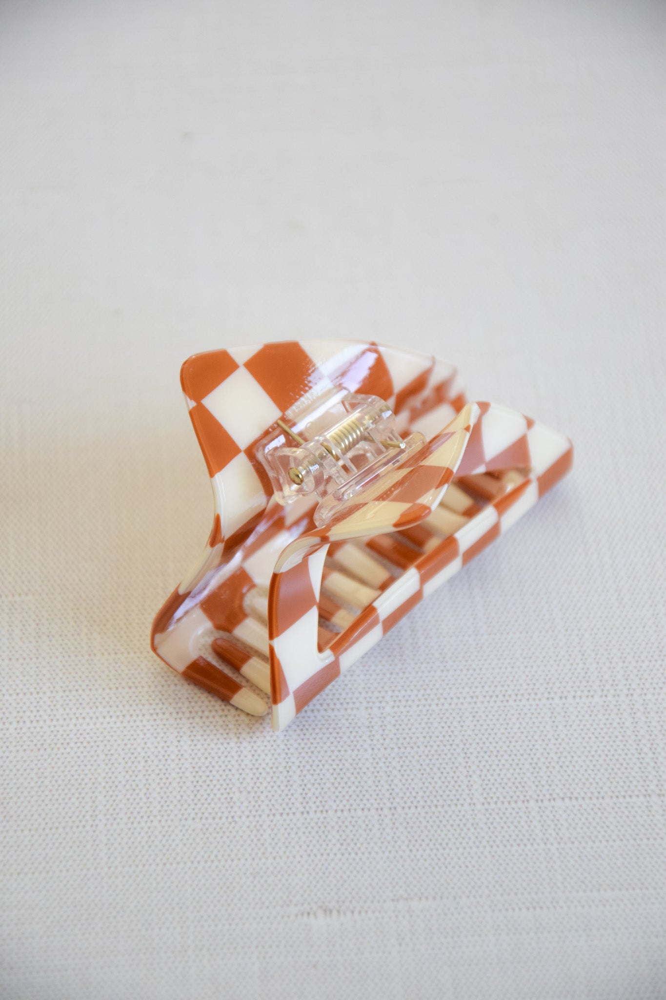 Checkers Claw Clips Sand