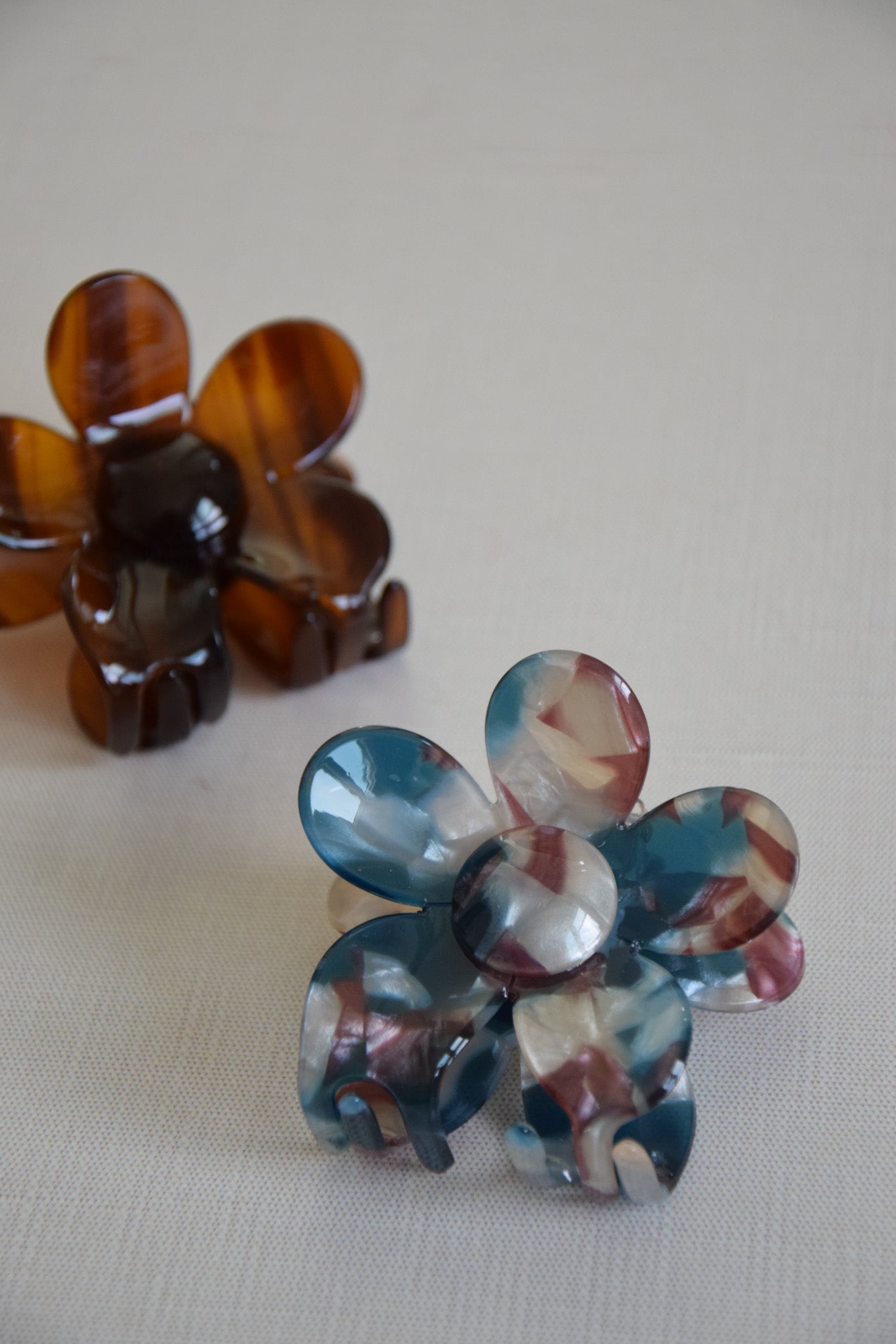 Groovy Hair Claws Blue Sky