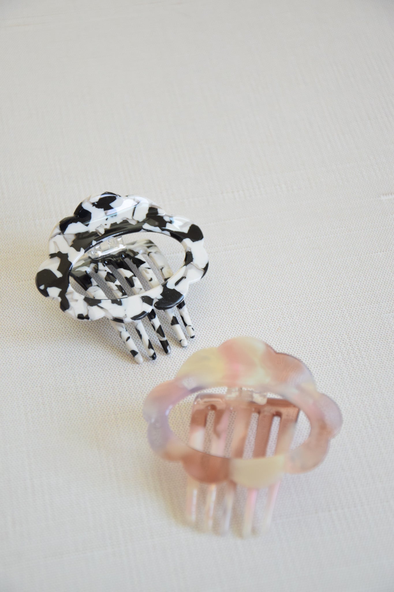 Milo Monochrome Jaw Clip