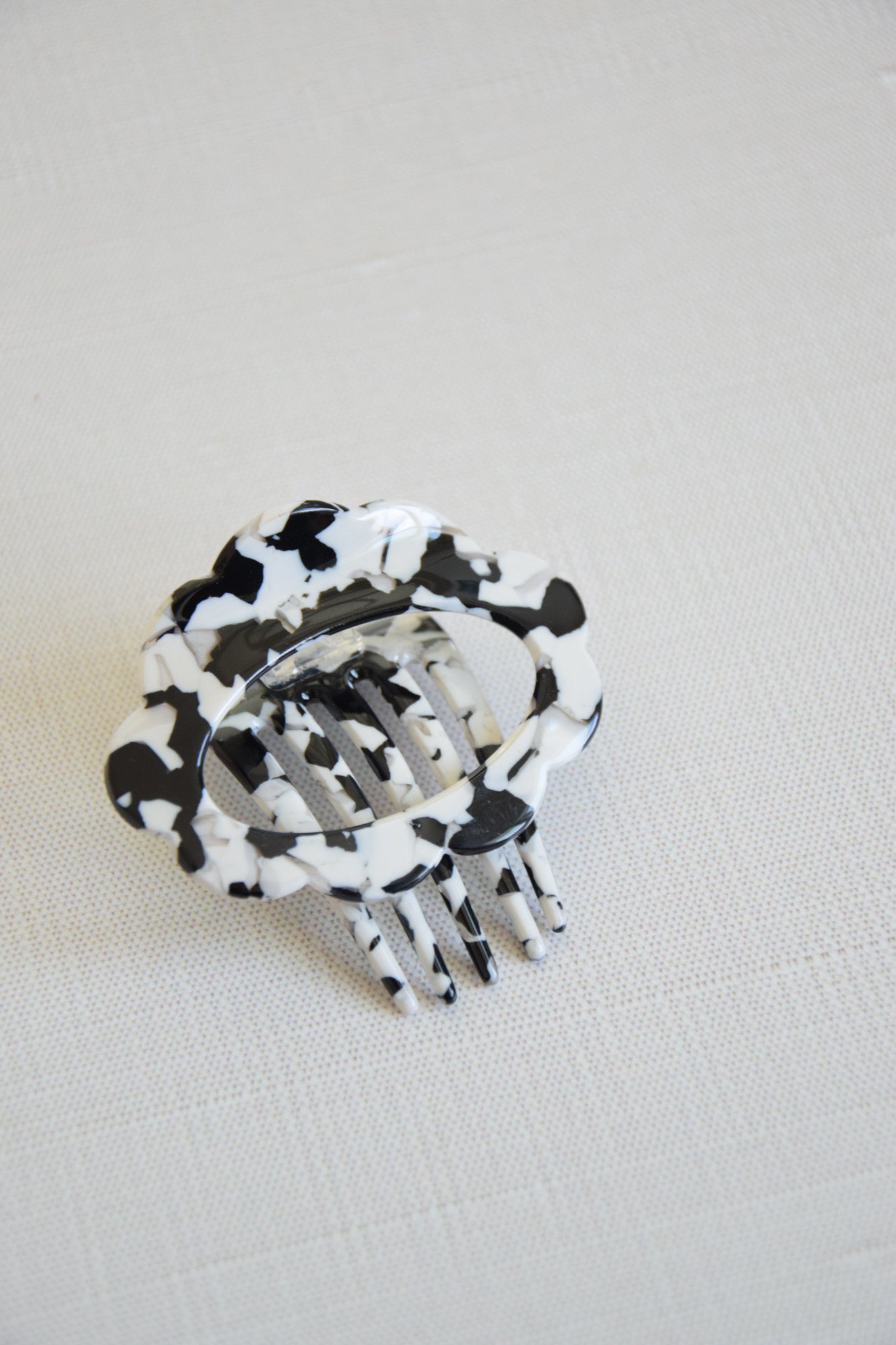 Milo Monochrome Jaw Clip