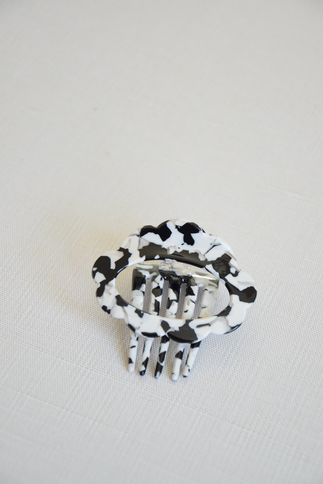 Milo Monochrome Jaw Clip